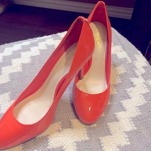 Coach Pumps